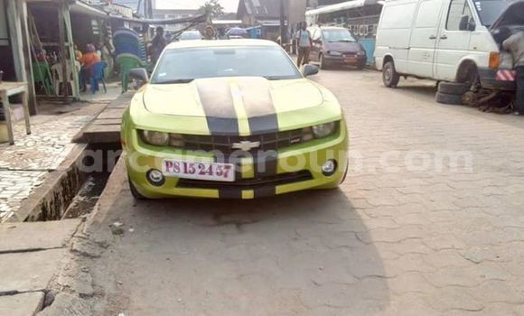Sayi Na hannu Chevrolet Camaro Green Mota in Douala a Ƙasar Kamaru