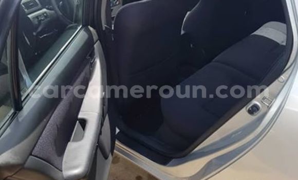 Sayi Na hannu Toyota Corolla Azurfa Mota in Douala a Ƙasar Kamaru Sayi Na hannu Toyota Corolla Azurfa Mota in Douala a Ƙasar Kamaru