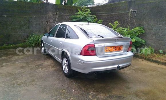 Sayi Na hannu Opel Vectra Azurfa Mota in Douala a Ƙasar Kamaru Sayi Na hannu Opel Vectra Azurfa Mota in Douala a Ƙasar Kamaru