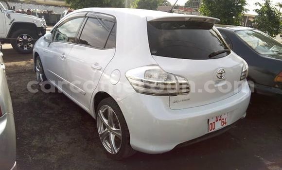 Sayi Na hannu Toyota Blade White Mota in Douala a Ƙasar Kamaru Sayi Na hannu Toyota Blade White Mota in Douala a Ƙasar Kamaru