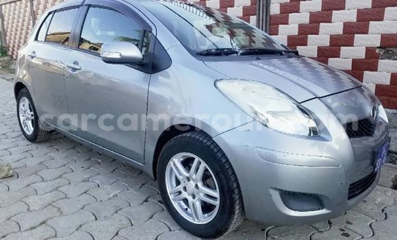 Sayi Na hannu Toyota Yaris Azurfa Mota in Douala a Ƙasar Kamaru Sayi Na hannu Toyota Yaris Azurfa Mota in Douala a Ƙasar Kamaru