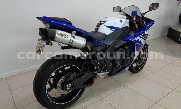 Sayi Na hannu Yamaha YZF Blue Motsi in Yaounde a Babban Kamaru Sayi Na hannu Yamaha YZF Blue Motsi in Yaounde a Babban Kamaru