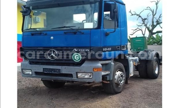 Sayi Na hannu Mercedes‒Benz 1840 Blue Babbar mota in Douala a Ƙasar Kamaru Sayi Na hannu Mercedes‒Benz 1840 Blue Babbar mota in Douala a Ƙasar Kamaru