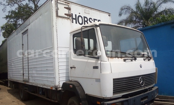 Sayi Na hannu Mercedes‒Benz 914 White Babbar mota in Douala a Ƙasar Kamaru