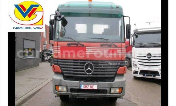 Sayi Na hannu Mercedes‒Benz Truck Red Babbar mota in Douala a Ƙasar Kamaru