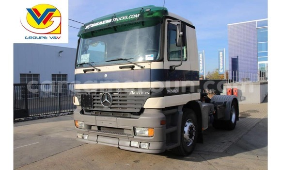 Sayi Na hannu Mercedes‒Benz 1940 M Babbar mota in Douala a Ƙasar Kamaru