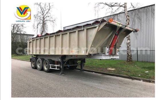 Sayi Na hannu Mercedes‒Benz Truck Sauran Babbar mota in Douala a Ƙasar Kamaru