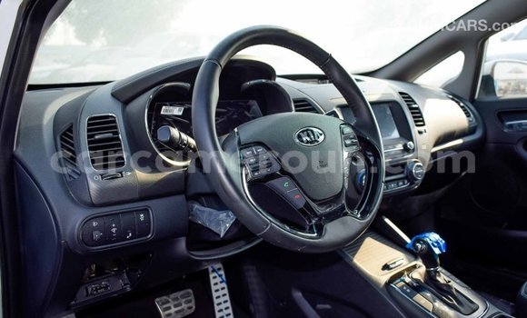 Acheter Import Voiture Kia Cerato Blanc à Import - Dubai, Adamawa Acheter Import Voiture Kia Cerato Blanc à Import - Dubai, Adamawa