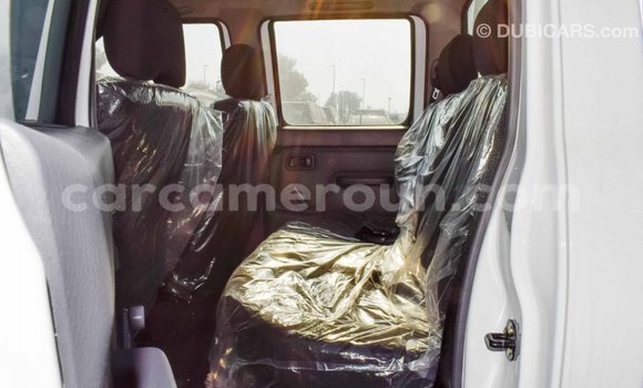 Sayi Imported Nissan NP 300 White Mota in Import - Dubai a Adamawa Sayi Imported Nissan NP 300 White Mota in Import - Dubai a Adamawa