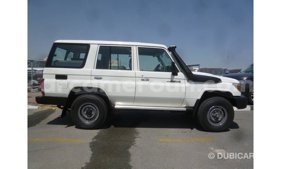 Sayi Imported Toyota Land Cruiser White Mota in Import - Dubai a Adamawa Sayi Imported Toyota Land Cruiser White Mota in Import - Dubai a Adamawa
