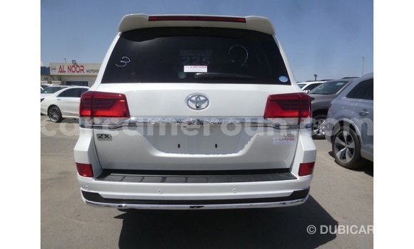 Acheter Import Voiture Toyota Land Cruiser Blanc à Import - Dubai, Adamawa Acheter Import Voiture Toyota Land Cruiser Blanc à Import - Dubai, Adamawa