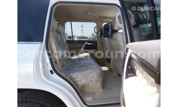 Acheter Import Voiture Toyota Land Cruiser Blanc à Import - Dubai, Adamawa Acheter Import Voiture Toyota Land Cruiser Blanc à Import - Dubai, Adamawa