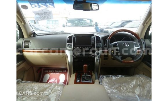 Acheter Import Voiture Toyota Land Cruiser Blanc à Import - Dubai, Adamawa Acheter Import Voiture Toyota Land Cruiser Blanc à Import - Dubai, Adamawa