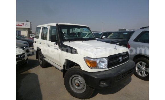 Acheter Import Voiture Toyota Land Cruiser Blanc à Import - Dubai, Adamawa Acheter Import Voiture Toyota Land Cruiser Blanc à Import - Dubai, Adamawa
