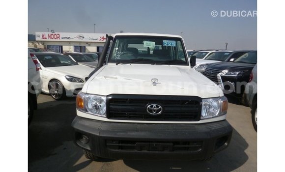Acheter Import Voiture Toyota Land Cruiser Blanc à Import - Dubai, Adamawa Acheter Import Voiture Toyota Land Cruiser Blanc à Import - Dubai, Adamawa
