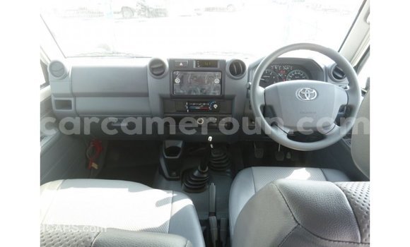 Acheter Import Voiture Toyota Land Cruiser Blanc à Import - Dubai, Adamawa Acheter Import Voiture Toyota Land Cruiser Blanc à Import - Dubai, Adamawa