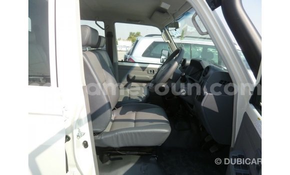 Acheter Import Voiture Toyota Land Cruiser Blanc à Import - Dubai, Adamawa Acheter Import Voiture Toyota Land Cruiser Blanc à Import - Dubai, Adamawa