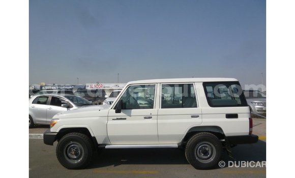 Acheter Import Voiture Toyota Land Cruiser Blanc à Import - Dubai, Adamawa Acheter Import Voiture Toyota Land Cruiser Blanc à Import - Dubai, Adamawa