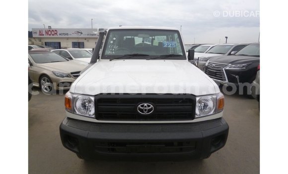 Buy Import Toyota Land Cruiser White Car in Import - Dubai in Adamawa Buy Import Toyota Land Cruiser White Car in Import - Dubai in Adamawa