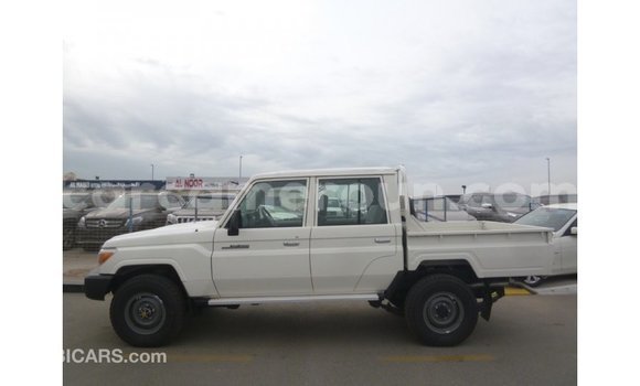 Buy Import Toyota Land Cruiser White Car in Import - Dubai in Adamawa Buy Import Toyota Land Cruiser White Car in Import - Dubai in Adamawa