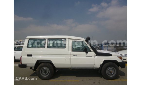 Buy Import Toyota Land Cruiser White Car in Import - Dubai in Adamawa Buy Import Toyota Land Cruiser White Car in Import - Dubai in Adamawa