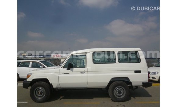 Buy Import Toyota Land Cruiser White Car in Import - Dubai in Adamawa Buy Import Toyota Land Cruiser White Car in Import - Dubai in Adamawa