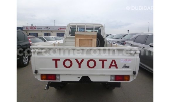 Sayi Imported Toyota Land Cruiser White Mota in Import - Dubai a Adamawa Sayi Imported Toyota Land Cruiser White Mota in Import - Dubai a Adamawa
