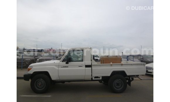 Sayi Imported Toyota Land Cruiser White Mota in Import - Dubai a Adamawa Sayi Imported Toyota Land Cruiser White Mota in Import - Dubai a Adamawa