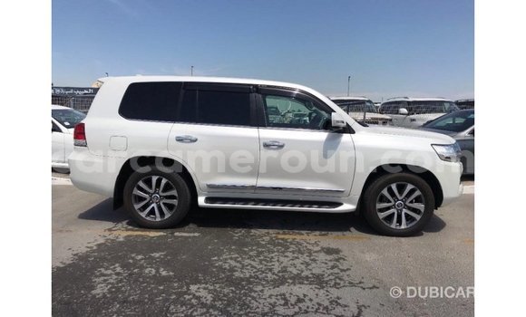 Acheter Import Voiture Toyota Land Cruiser Blanc à Import - Dubai, Adamawa Acheter Import Voiture Toyota Land Cruiser Blanc à Import - Dubai, Adamawa