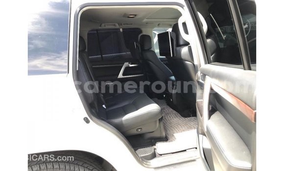 Acheter Import Voiture Toyota Land Cruiser Blanc à Import - Dubai, Adamawa Acheter Import Voiture Toyota Land Cruiser Blanc à Import - Dubai, Adamawa