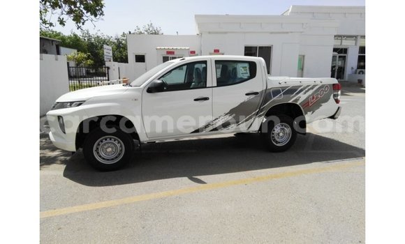 Sayi Imported Mitsubishi L200 White Mota in Import - Dubai a Adamawa Sayi Imported Mitsubishi L200 White Mota in Import - Dubai a Adamawa