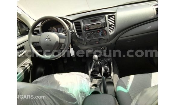 Sayi Imported Mitsubishi L200 White Mota in Import - Dubai a Adamawa Sayi Imported Mitsubishi L200 White Mota in Import - Dubai a Adamawa