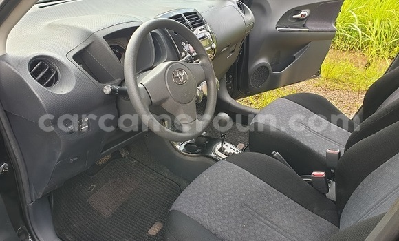 Sayi Imported Toyota IST Black Mota in Yaounde a Babban Kamaru Sayi Imported Toyota IST Black Mota in Yaounde a Babban Kamaru