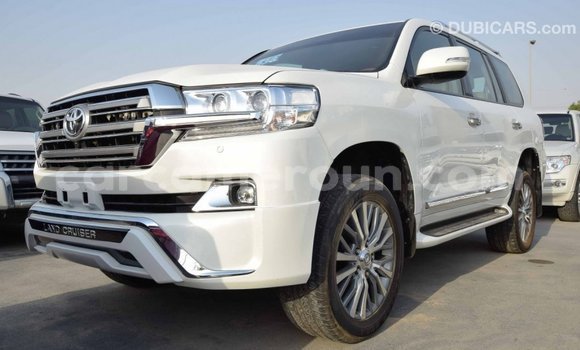 Acheter Import Voiture Toyota Land Cruiser Blanc à Import - Dubai, Adamawa Acheter Import Voiture Toyota Land Cruiser Blanc à Import - Dubai, Adamawa