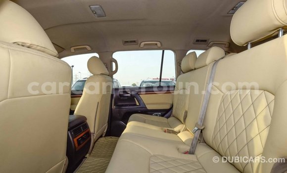 Acheter Import Voiture Toyota Land Cruiser Blanc à Import - Dubai, Adamawa Acheter Import Voiture Toyota Land Cruiser Blanc à Import - Dubai, Adamawa