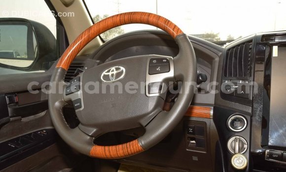 Acheter Import Voiture Toyota Land Cruiser Blanc à Import - Dubai, Adamawa Acheter Import Voiture Toyota Land Cruiser Blanc à Import - Dubai, Adamawa