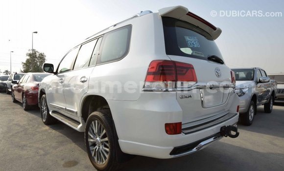 Acheter Import Voiture Toyota Land Cruiser Blanc à Import - Dubai, Adamawa Acheter Import Voiture Toyota Land Cruiser Blanc à Import - Dubai, Adamawa