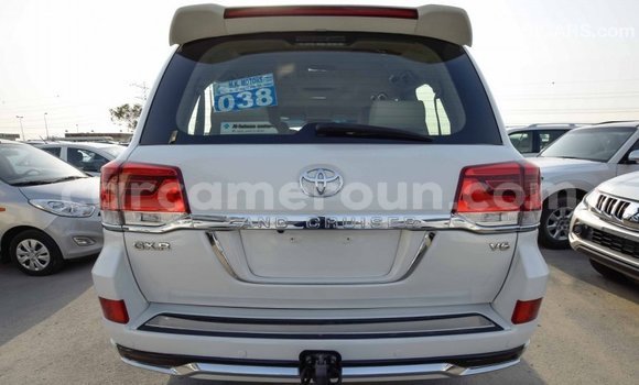 Acheter Import Voiture Toyota Land Cruiser Blanc à Import - Dubai, Adamawa Acheter Import Voiture Toyota Land Cruiser Blanc à Import - Dubai, Adamawa