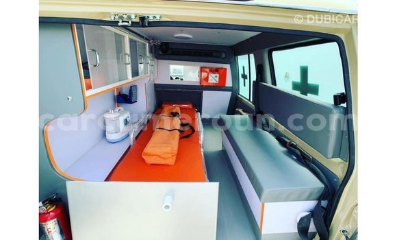 Acheter Import Voiture Toyota Land Cruiser Blanc à Import - Dubai, Adamawa Acheter Import Voiture Toyota Land Cruiser Blanc à Import - Dubai, Adamawa