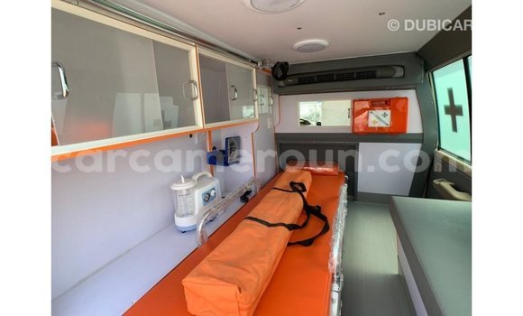 Acheter Import Voiture Toyota Land Cruiser Blanc à Import - Dubai, Adamawa Acheter Import Voiture Toyota Land Cruiser Blanc à Import - Dubai, Adamawa