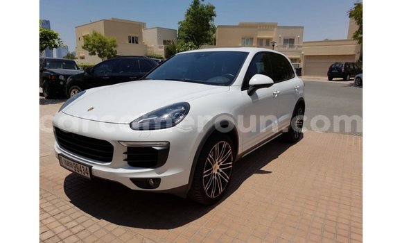 Sayi Imported Porsche Cayenne White Mota in Import - Dubai a Adamawa