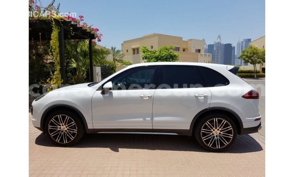 Acheter Import Voiture Porsche Cayenne Blanc à Import - Dubai, Adamawa Acheter Import Voiture Porsche Cayenne Blanc à Import - Dubai, Adamawa