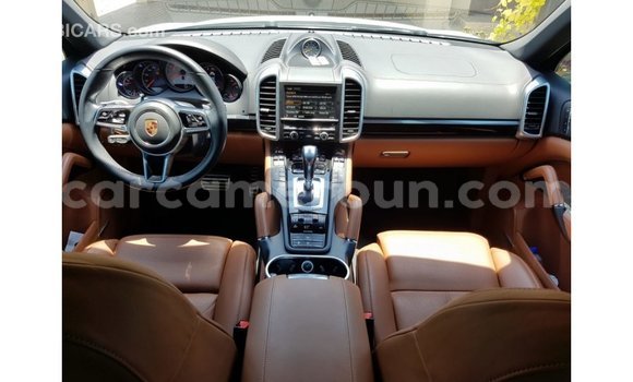 Acheter Import Voiture Porsche Cayenne Blanc à Import - Dubai, Adamawa Acheter Import Voiture Porsche Cayenne Blanc à Import - Dubai, Adamawa