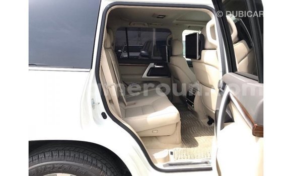 Acheter Import Voiture Toyota Land Cruiser Blanc à Import - Dubai, Adamawa Acheter Import Voiture Toyota Land Cruiser Blanc à Import - Dubai, Adamawa