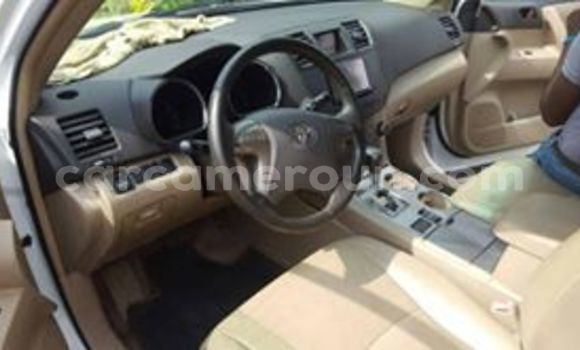 Acheter Occasion Voiture Toyota Highlander Blanc à Douala, Littoral Cameroon Acheter Occasion Voiture Toyota Highlander Blanc à Douala, Littoral Cameroon