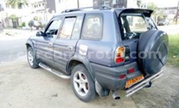 Acheter Occasion Voiture Toyota RAV4 Bleu à Douala, Littoral Cameroon Acheter Occasion Voiture Toyota RAV4 Bleu à Douala, Littoral Cameroon