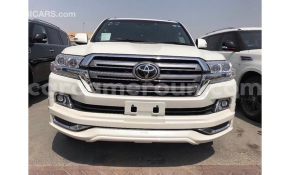 Acheter Import Voiture Toyota Land Cruiser Blanc à Import - Dubai, Adamawa Acheter Import Voiture Toyota Land Cruiser Blanc à Import - Dubai, Adamawa