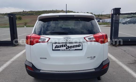 Sayi Na hannu Toyota RAV4 Sauran Mota in Yaounde a Babban Kamaru Sayi Na hannu Toyota RAV4 Sauran Mota in Yaounde a Babban Kamaru