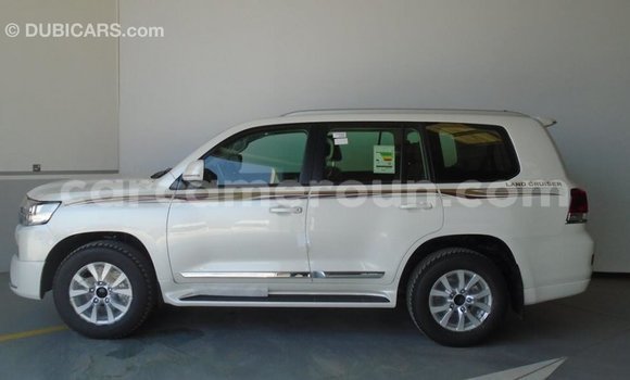 Sayi Imported Toyota Land Cruiser White Mota in Import - Dubai a Adamawa Sayi Imported Toyota Land Cruiser White Mota in Import - Dubai a Adamawa