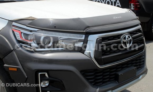 Acheter Import Voiture Toyota Hilux Noir à Import - Dubai, Adamawa Acheter Import Voiture Toyota Hilux Noir à Import - Dubai, Adamawa